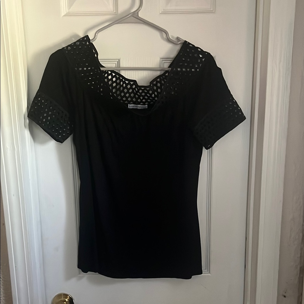 Black Fitted Cropped Blouse with Elegant Neckline